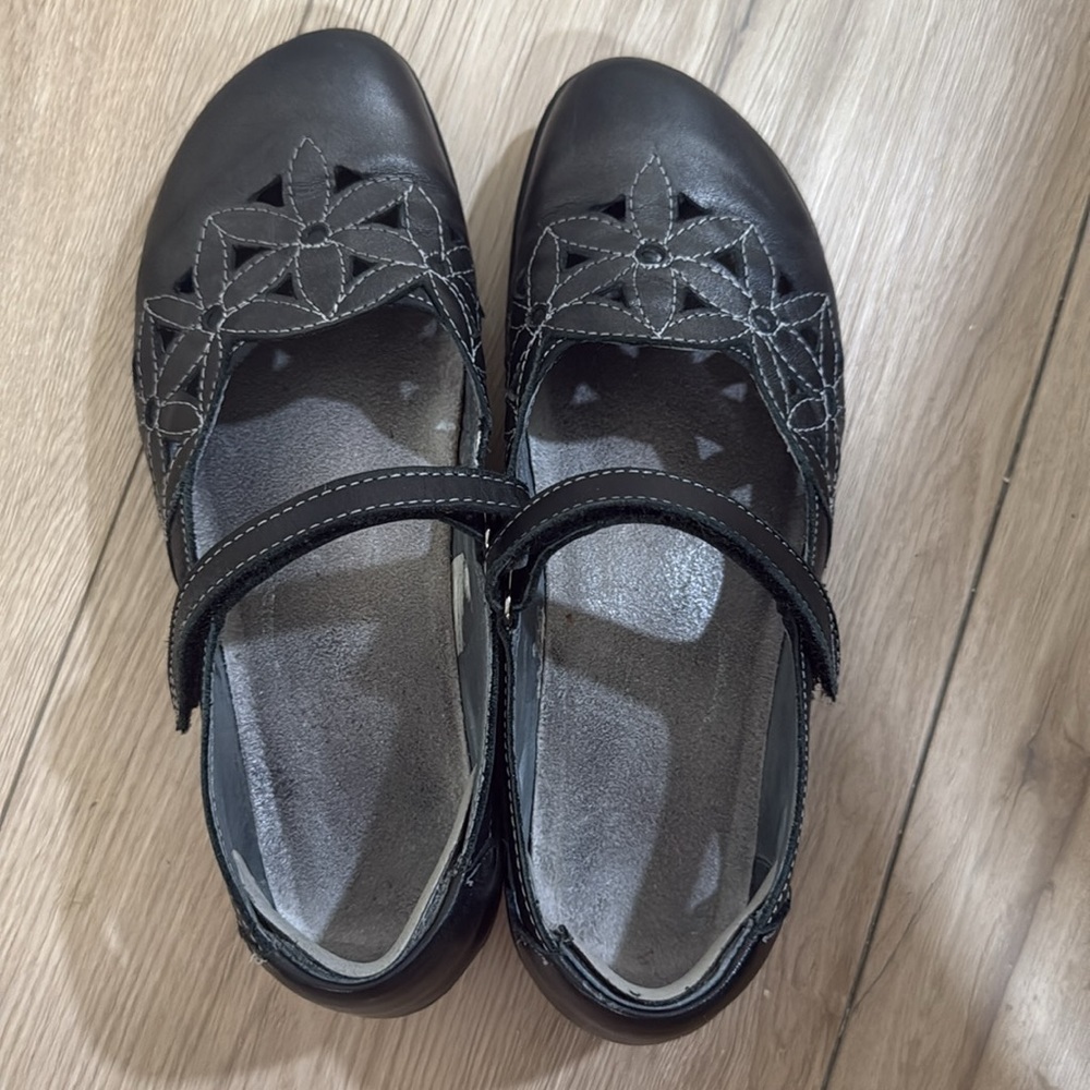 Naot Toatoa Leather Metallic Black Road May Jane Flats Womens - Picture 5 of 7